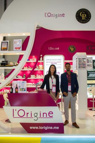 L'Origine team meeting clients